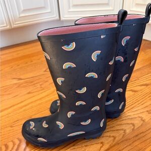 Girls rain boots size 2. Navy blue with rainbow pattern. Gently used.